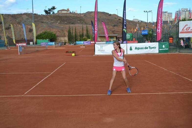 La tenista canaria Elena Rey, en El Cortijo Club de Campo (Foto TA)